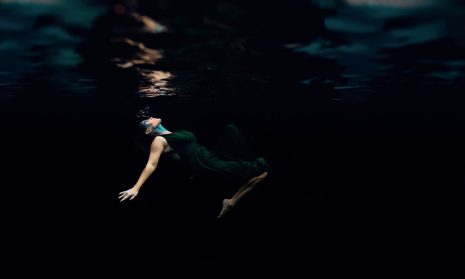 الطفو في التصوير الفوتوغرافي للنماذج تحت الماء