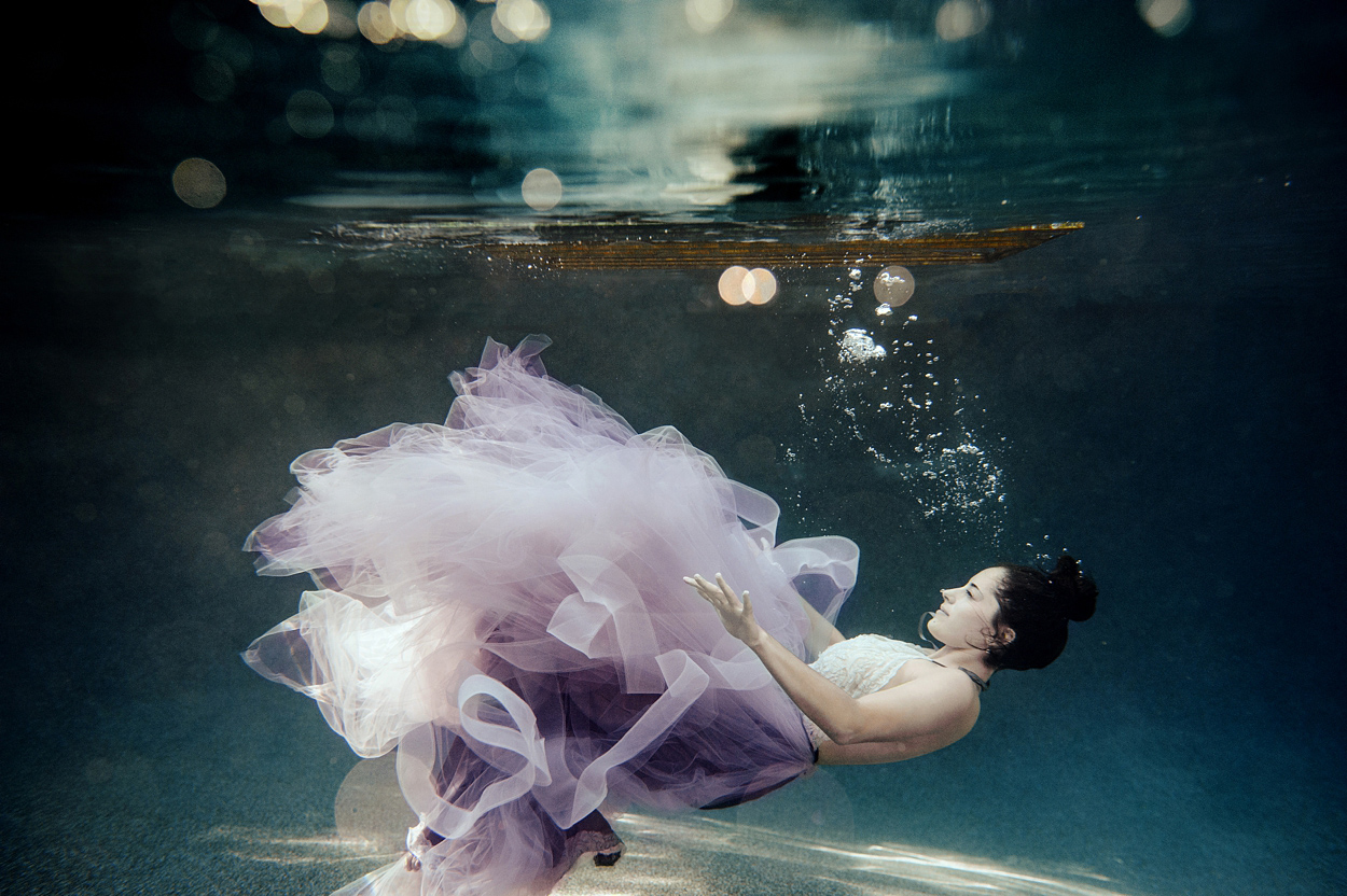ملابس النماذج في التصوير الفوتوغرافي تحت الماء